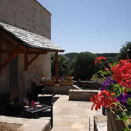 Gite Au Coeur Du Sauveterre Le Massegros Exterior foto